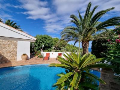 Espectacular casa en primera línea de mar de 4 habitaciones, con piscina en L'Ametlla de Mar, 177 mt2, 4 habitaciones