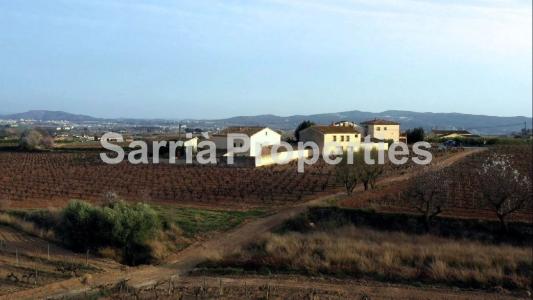 Rodeado de 9 hectáreas de  viñedos propios, 2 Masías, a 10 minutos de Vilafranca., 850 mt2, 10 habitaciones