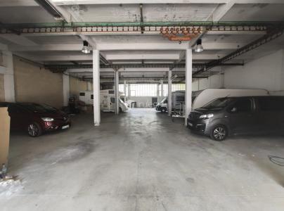 Pabellón industrial con 3 rayas de aparcamiento, 611 mt2