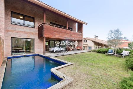 Elegante villa con piscina y gran jardín en venta en Sant Cugat, 540 mt2, 7 habitaciones