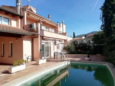 Casa adosada en venta en Baix Llobregat - Torrelles de Llobregat, 302 mt2, 5 habitaciones