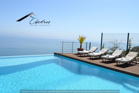 Nueva moderna villa está situada en la hermosa zona en Manilva, con vistas al mar Mediterráneo., 825 mt2, 5 habitaciones