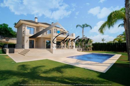 Villa de  lujo  en venta  en  Los Flamingos,  Benahavis., 526 mt2, 6 habitaciones