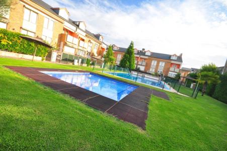 Apartamento en venta con piscina comunitaria, 75 mt2, 2 habitaciones