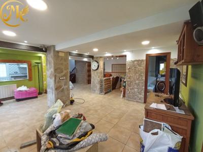 CASA PAREADA EN BAJADA DE CALERUCO. AHORA PUEDES TENERLO TODO, 168 mt2, 4 habitaciones