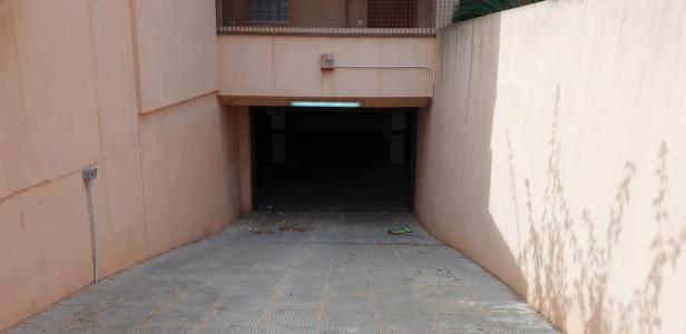 Plaza de garaje de 16 mt en edificio mira flores V de Mar de Cristal, Cartagena.~ Muy accesible con gran puerta de entrada y salida.~ Para visitarlo o solucionar, 17 mt2