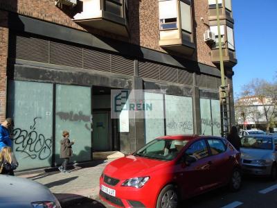 LOCAL COMERCIAL ZONA PASEO DE EXTREMADURA, 207 mt2