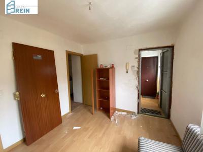 ESTUPENDO PISO EN VENTA EN PORTAZGO, 50 mt2, 3 habitaciones