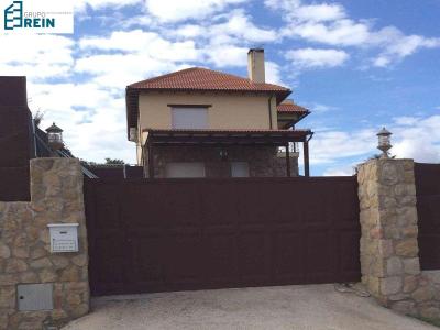 Casa en venta en Urb. Valle del Sol de Colmenar del Aroyo, 239 mt2, 4 habitaciones