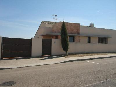 Casa de 253 m2 en venta en Layos (Toledo), 253 mt2, 5 habitaciones