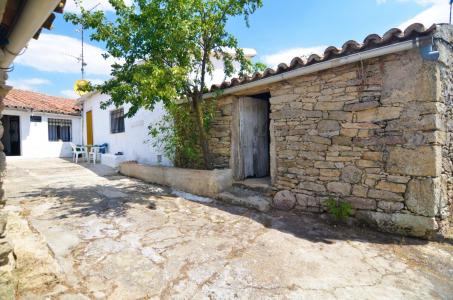 Urbis te ofrece una estupenda casa en venta en Iruelos, Salamanca, 219 mt2, 4 habitaciones