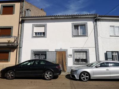 Urbis te ofrece una casa en venta en Pereña de la Ribera, Salamanca., 194 mt2, 4 habitaciones