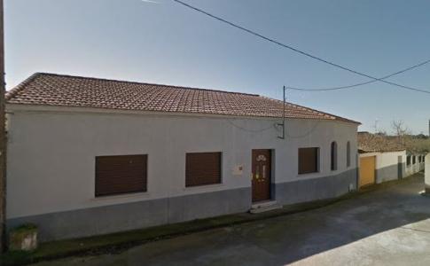 Urbis te ofrece una casa en Muñoz, La Fuente de San Esteban, Salamanca., 226 mt2, 5 habitaciones