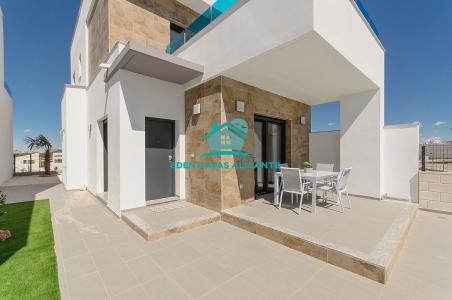 Villa de Obra Nueva de 150m2 en Polop con 3 Dormitorios 3 baños y piscina y parking, 149 mt2, 3 habitaciones