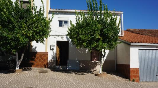 VIVIENDA ADOSADA EN CALA, 240 mt2, 4 habitaciones