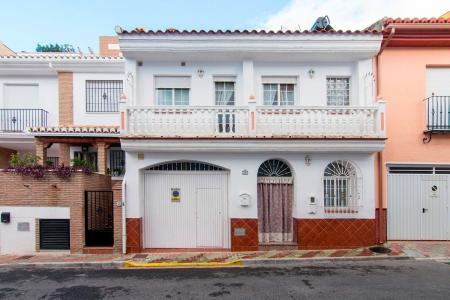 Casa de construcción propia en Gabia la Chica., 198 mt2, 3 habitaciones