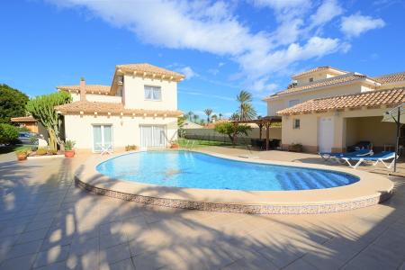 Bonita villa con vistas al mar en Cabo Roig a la la venta, 276 mt2, 4 habitaciones