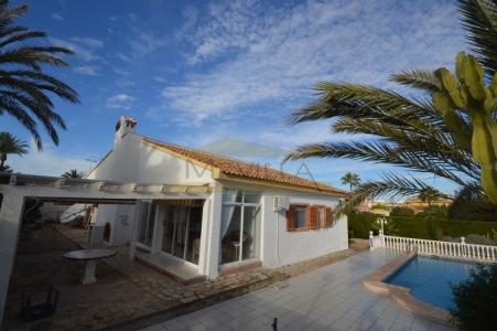 Alquiler de villa por temporadas en Cabo Roig, Orihuela Costa., 198 mt2, 4 habitaciones