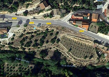 PARCELA URBANA, en la entrada del pueblo de Saleres (El Valle) es un sitio inmejorable, junto a la carretera del pueblo y con un camino en a entrada, cuenta con 5 marjales sembrados de limones en prod, 3425 mt2