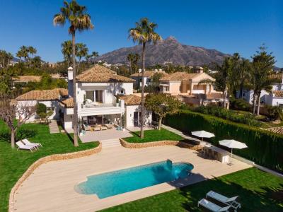 Preciosa Villa de 4 domitorios En Primera Línea De Golf En Los Naranjos Golf, Marbella, 608 mt2, 4 habitaciones