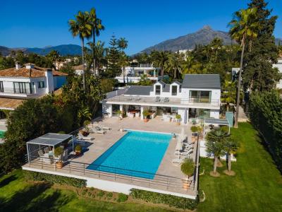 Villa de 5 dormitorios. Fantástica oportunidad de inversión en las Brisas Golf de Marbella., 811 mt2, 5 habitaciones