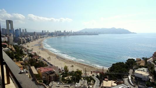 Soleado apartamento con vistas espectaculares al mar y playa Poniente, 50 mt2, 1 habitaciones