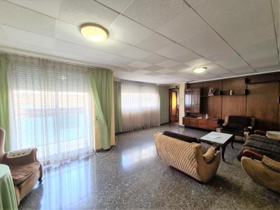 Oportunidad piso 210 m2 con garaje en frente a La Unión Musical de Lliria, 210 mt2, 6 habitaciones