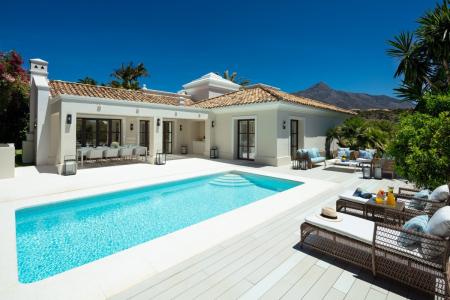Villa de lujo de estilo mediterráneo situada en el Valle del Golf, Nueva Andalucía, 373 mt2, 5 habitaciones