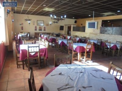 Bar - Restaurante en el polígono de Cabanillas del Campo, 380 mt2, 2 habitaciones