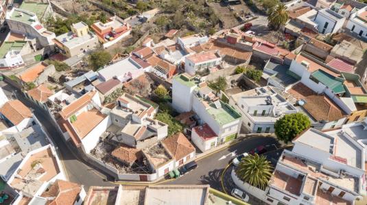 Venta de terreno urbano con casa  a reformar en el casco histórico de Chío, 70 mt2, 3 habitaciones
