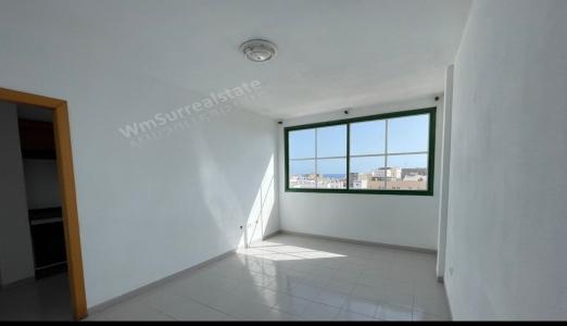 Venta de Piso de 2 hab y un baño, 2 plazas de garaje en Alcalá a 500 metros del mar., 106 mt2, 2 habitaciones
