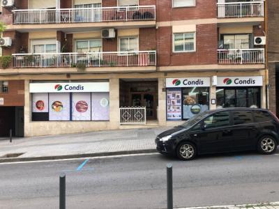 Local en venta con rentabilidad en calle Josep Cuxart - Cornellà, 351 mt2