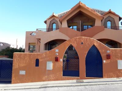 Maravilloso Pareado con piscina independiente y amplio jardin., 225 mt2, 3 habitaciones