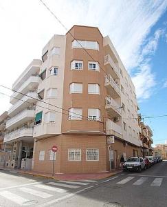 Apartamento en esquina en zona centro de Guardamar, 67 mt2, 2 habitaciones