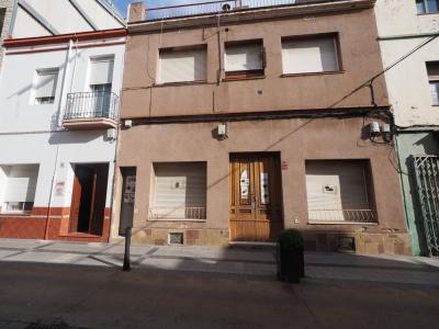 SE VENDE CASA ADOSADA PARA REFORMAR EN CALELLA, 339 mt2, 6 habitaciones