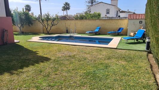 Espectacular villa con piscina terreno 800mts a 10 min de Fuengirola, 250 mt2, 4 habitaciones