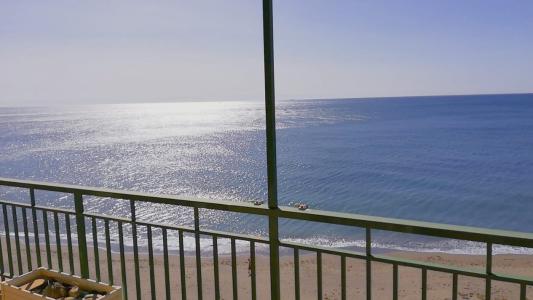 Fuengirola, Primera línea de playa- Piso de 3 Dormitorios Terraza y  Piscina, 98 mt2, 3 habitaciones