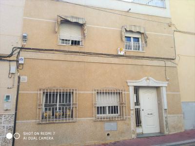 Casa de 3 habitaciones en zona centro de Lorca. Para reformar parcialmente., 125 mt2, 3 habitaciones