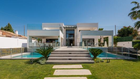 Villa moderna en primera línea de golf de Guadalmina, 5 habitaciones