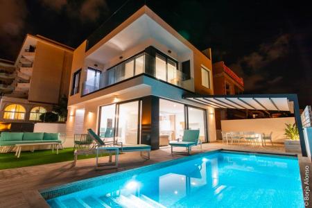 INCREIBLE VILLA EN PLENO CENTRO FRENTE A LA PLAYA, 344 mt2, 3 habitaciones