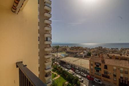 Apartamento a 100 metros de la playa de la Carihuela, con garaje, piscina y vistas al mar, 70 mt2, 2 habitaciones