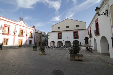 Casa de dos plantas en el centro del Casar de Cáceres, 298 mt2, 6 habitaciones