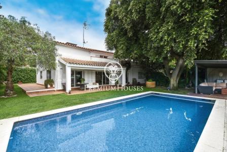 Preciosa casa a la venta en Sant Vicenç de Montalt, 251 mt2, 5 habitaciones