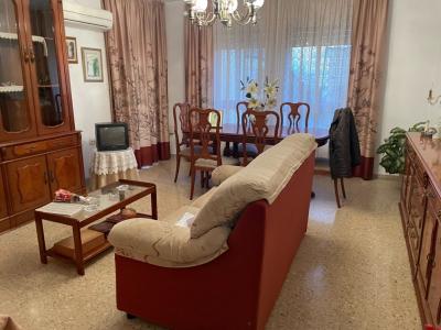 Piso de 4 dormitorios en Urb. Al-Hadra, 125 mt2, 4 habitaciones