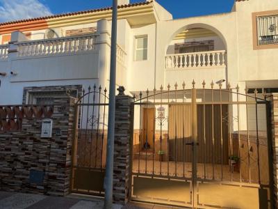 Se vende Duplex en Las Lomas, 150 mt2, 4 habitaciones