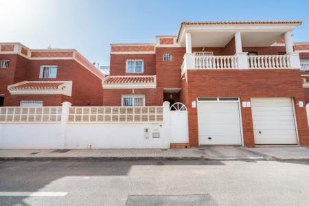Dúplex en Huercal de Almería, con 4 dormitorios, 2 baños y garaje, 149 mt2, 4 habitaciones