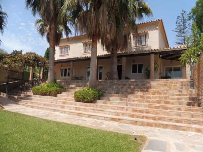 Villa de Lujo de 5 dormitorios en La Carihuela, Torremolinos, 571 mt2, 5 habitaciones