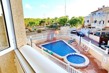 ¡Espectacular bungalow adosado en la urbanización Los Estaños con piscina comunitaria!, 136 mt2, 3 habitaciones