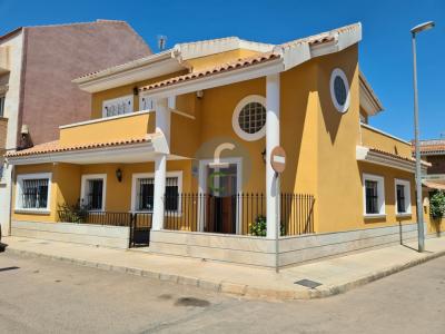 Se vende precioso dúplex adosado en el Algar a tan sólo 15 minutos de Cartagena, 270 mt2, 4 habitaciones