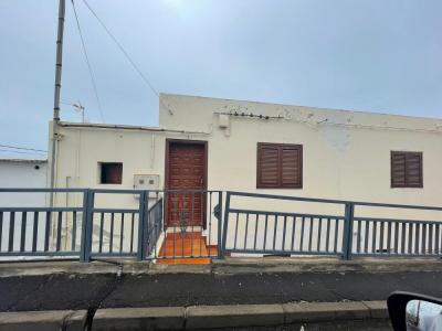 Venta de adosado propiedad bancaria a precio de oportunidad en Tijoco Bajo Adeje., 137 mt2, 4 habitaciones